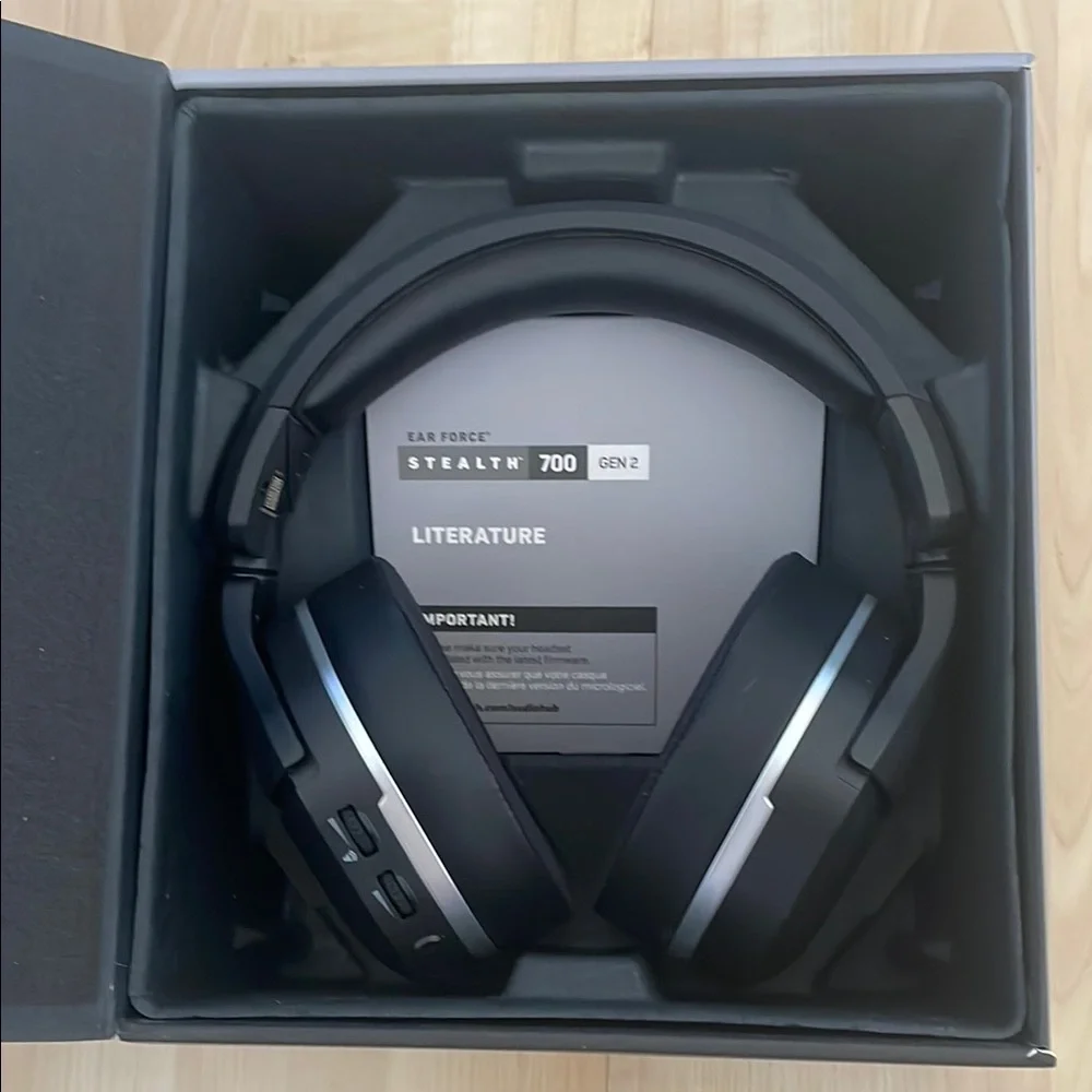 Stealth 700 Black Wireless Gaming Headset new Open box customer return